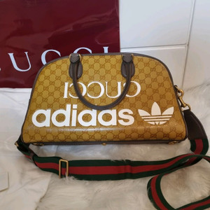(새상품)구찌x아디다스 콜라보 미디엄 더플 토드백