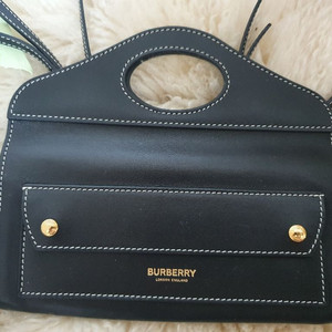 (정품)버버리 톱스터치 미니 블랙포켓 *꺠끗해요*