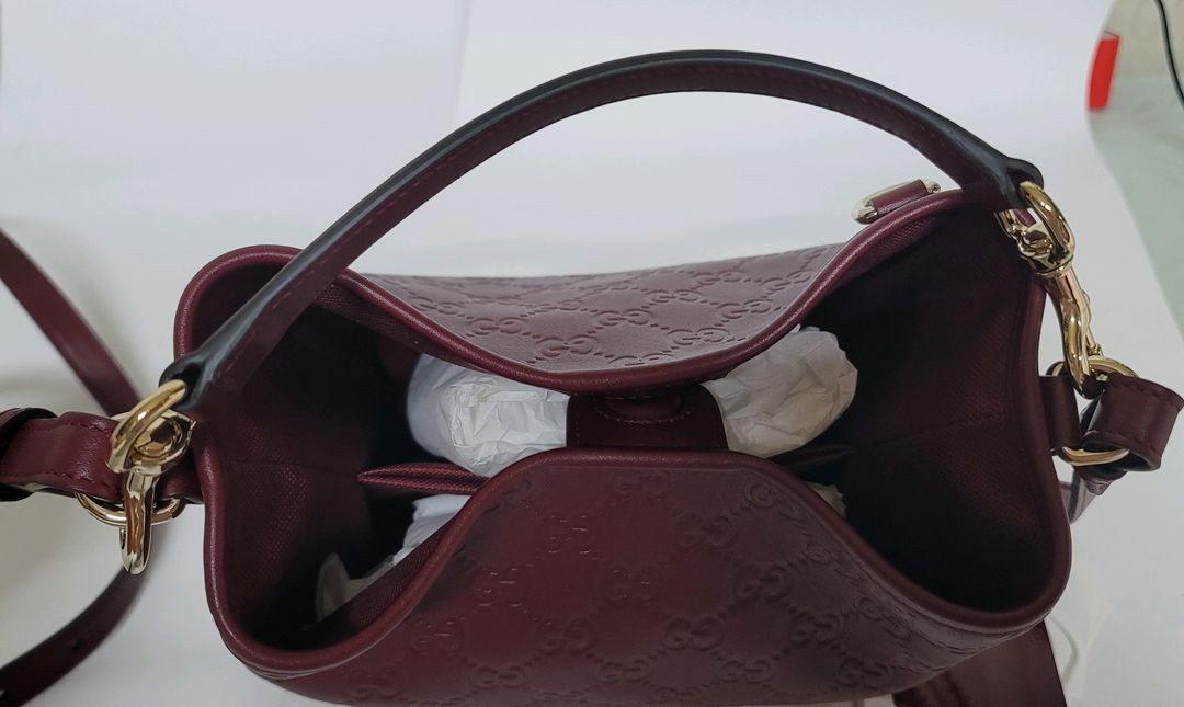 구찌 GG 엠블럼 스몰 버킷백 이미지