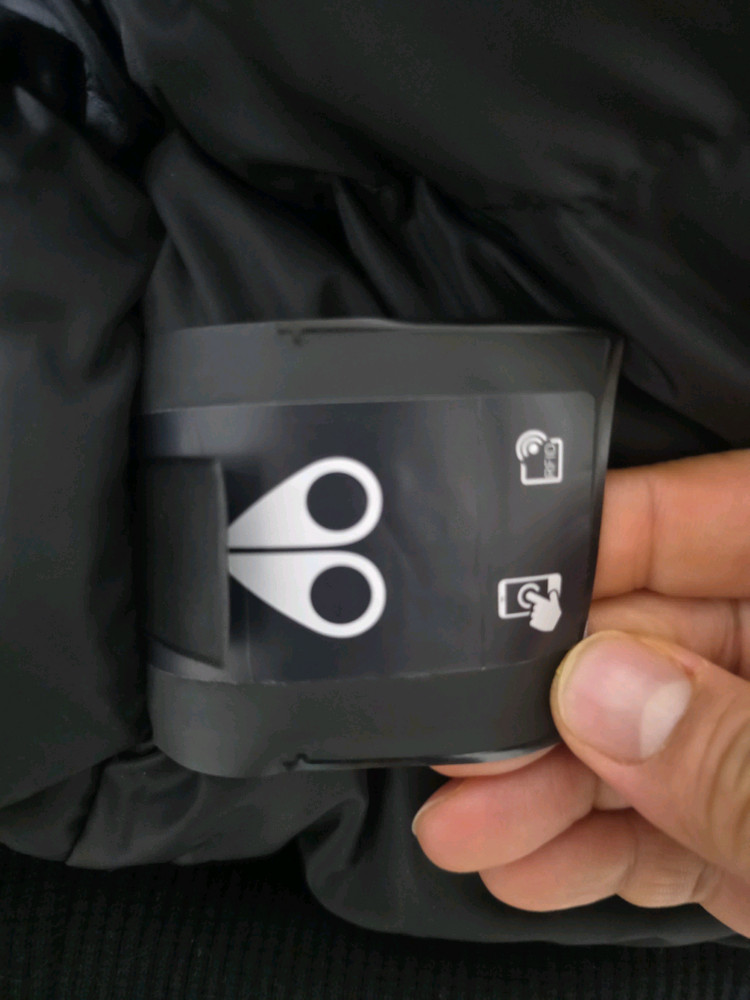 무스너클 숏패딩 블랙 판매합니다--4