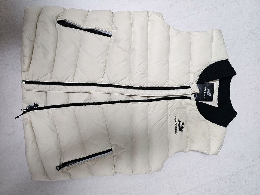 뉴발란스키즈 패딩경량조끼 130사이즈--2