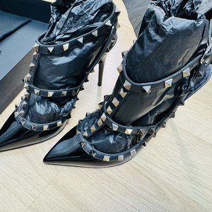 [정품] 발렌티노 가라바니 락스터드 앵클 스트랩 펌프스 (10cm)