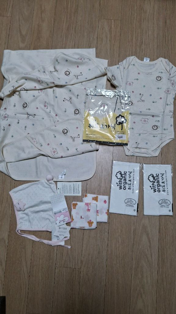 아기용품 속싸게 손수건 등 8개새제품--1