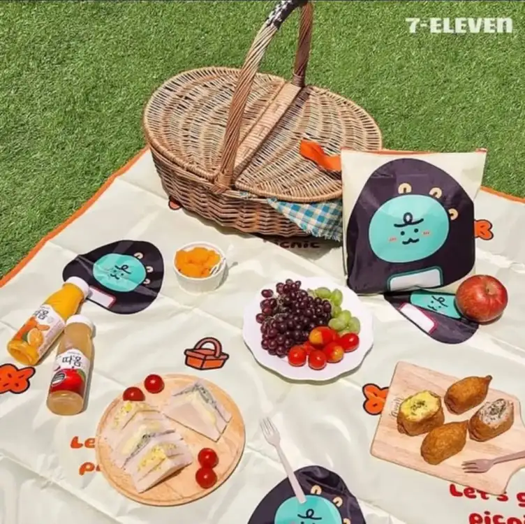 미개봉 한정판 삼각김밥 죠르디 피크닉 매트카카오뱅크 세븐일레븐 콜라보 이미지