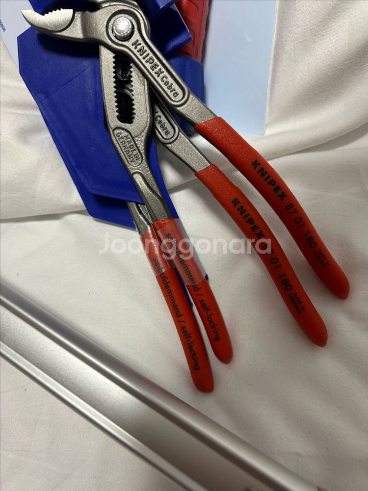크니펙스 KNIPEX 87 01 180 코브라 플라이어 (180mm / 18cm) 입니다.--1