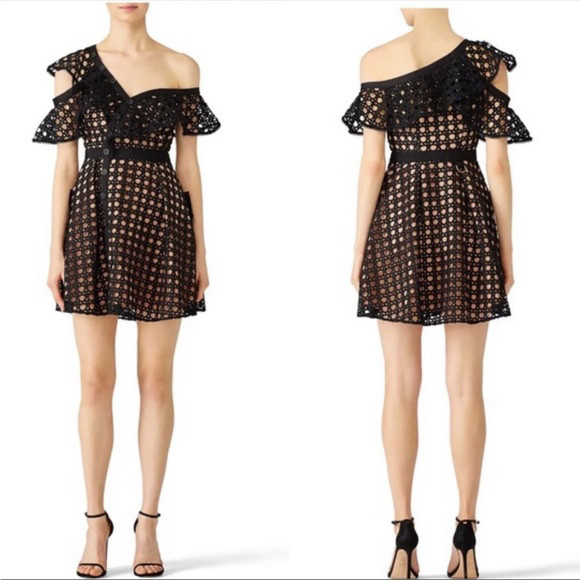 셀프포트레이트 블랙 레이스 오프숄더 원피스 드레스--5