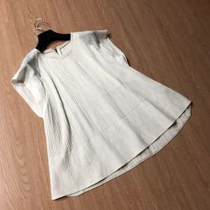 한섬 타임 20년 TIME 슬리브리스 플리츠 주름 블라우스 캡소매 A라인