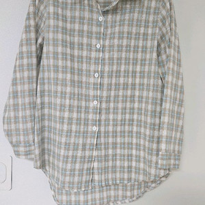 따뜻한 색감의 체크 셔츠