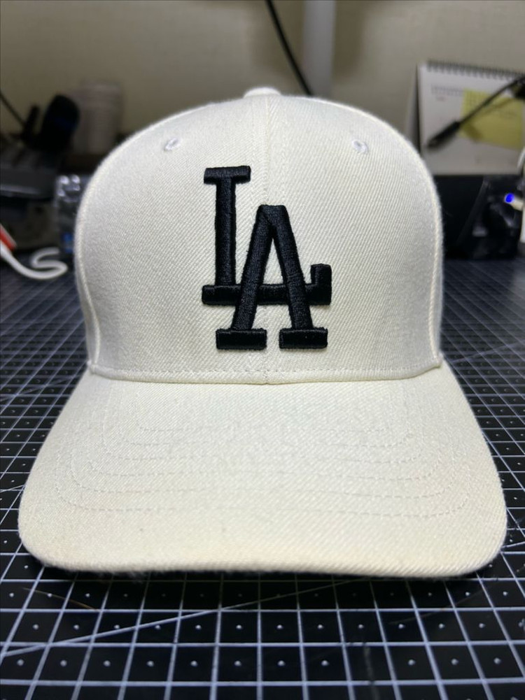 MLB LA다저스 모자 (2025 MLB 월드시리즈 우승했습니다) 아이보리색 볼캡 야구모자 판매합니다--0