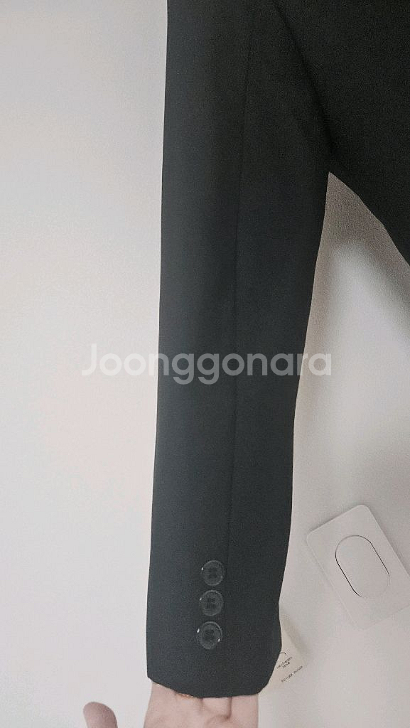 구김 적은 베이직한 블랙 정핏 자켓--3