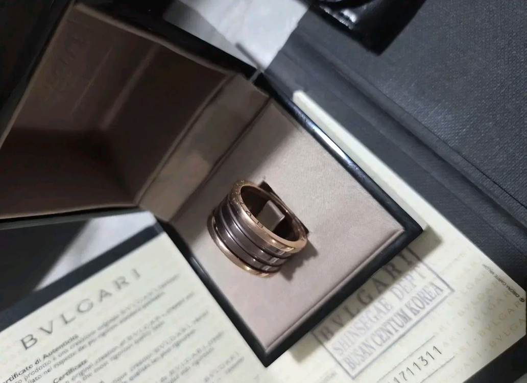 불가리 비제로원 브론즈 세라믹 4밴드 반지 판매합니다. 이미지