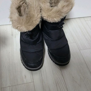 Borts 패딩 부츠 210mm입니다아동 방수 털부츠 , 밑바닥 스노우미끄럼방지도되어있어요- 털 안감으로 따뜻