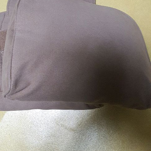 제네시스 G80 뒷자석 목베개 세트 입니다