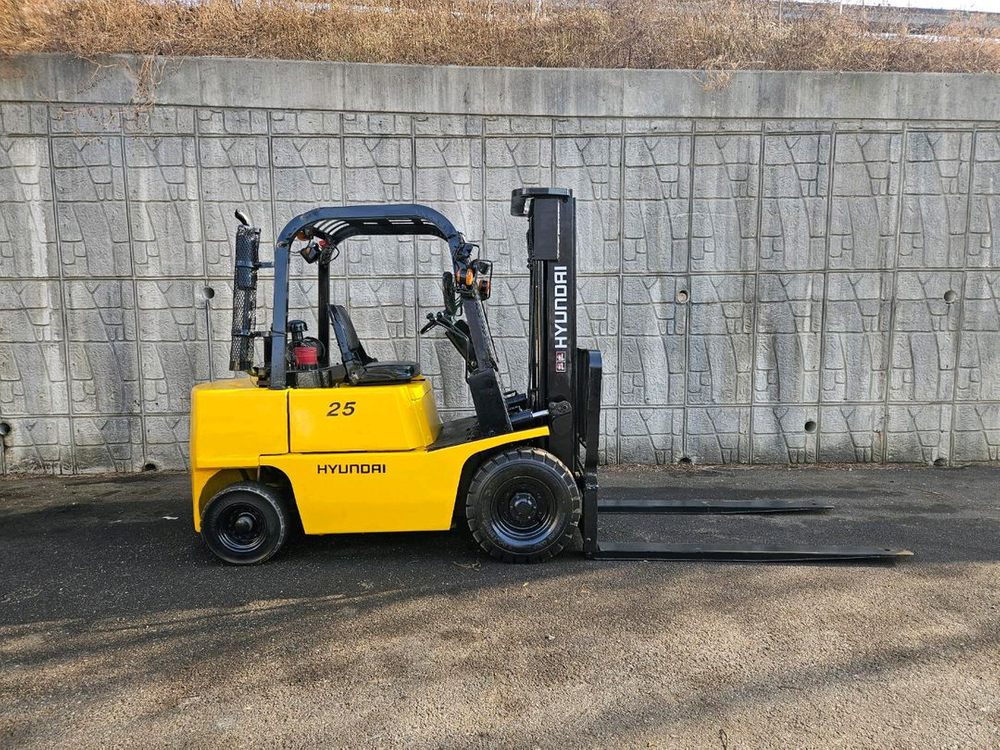 (중고지게차) 현대 PF25D 디젤 2.5톤 지게차--1