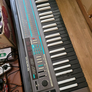 상태최상급 코르그 폴리800