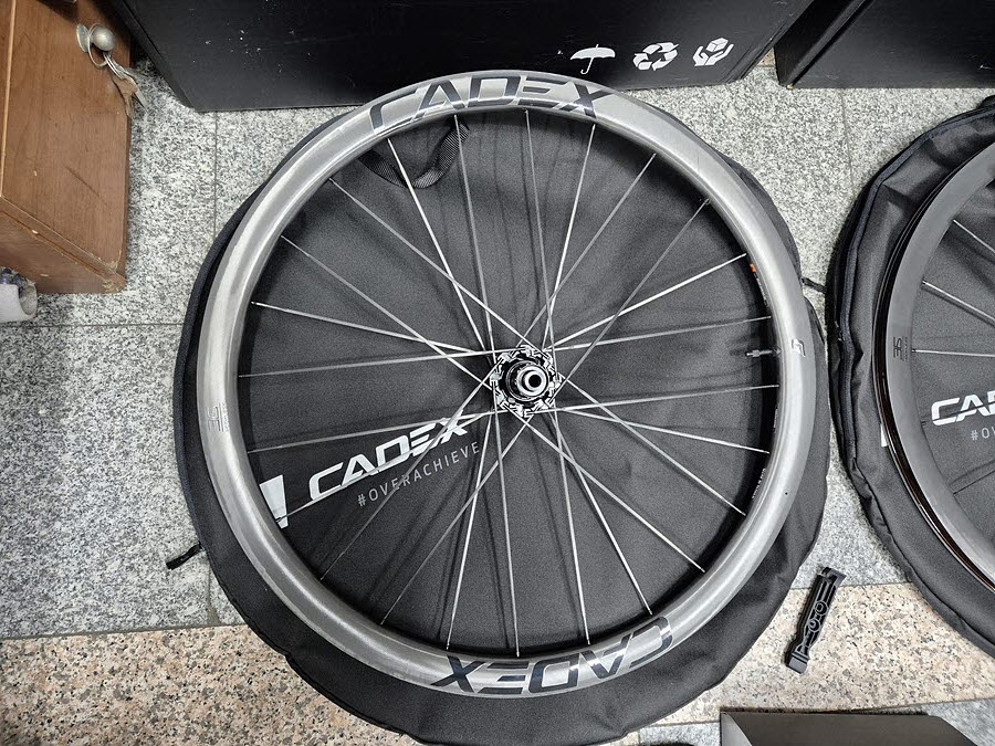 *미사용품*케이덱스 36 튜블리스 디스크 카본 휠셋--2
