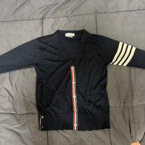 오케이몰발 정품(4)톰브라운 메리노울 사선완장 가디건 네이비