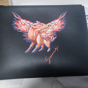 지방시 클러치백 판매합니다~ 정품