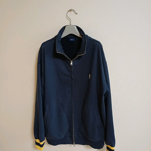 예일 짚업 라지사이즈 3만원에 판매합니다