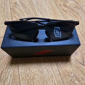 100프로 레제르스퀘어