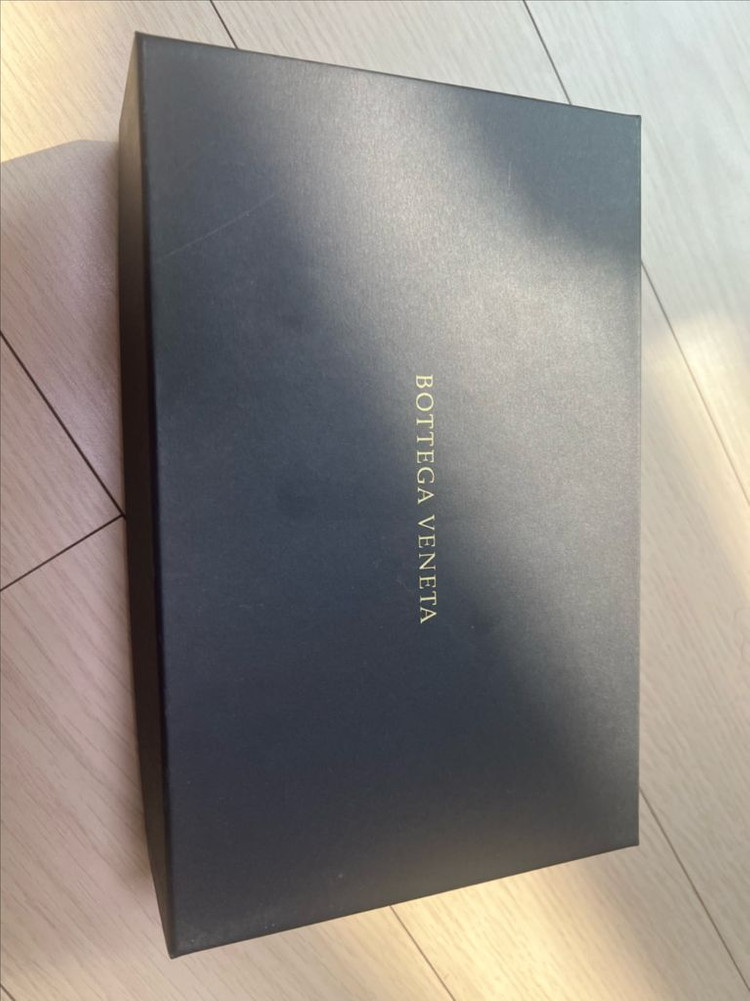 보테가 베네타 로고 프린트 반지갑 블랙 이미지