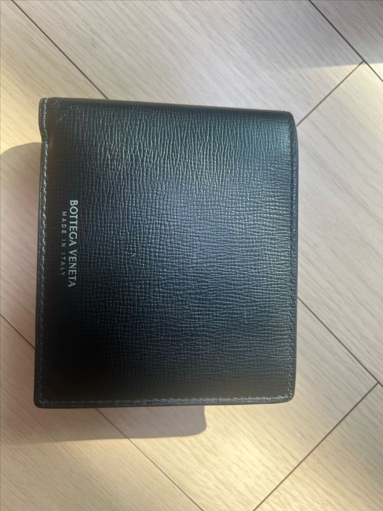 보테가 베네타 로고 프린트 반지갑 블랙 이미지