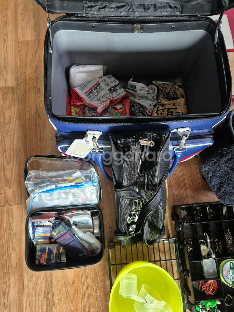 낚시대풀세트+각종장비+소품,급매--7