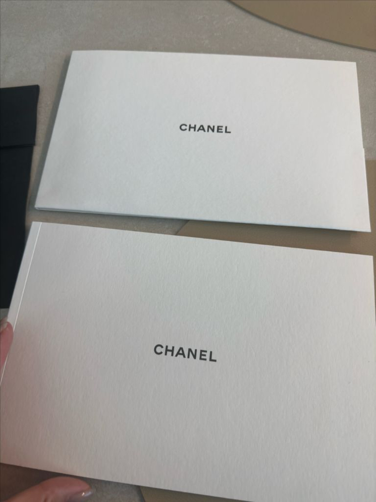 샤넬 클래식 미듐 캐비어 새상품 은장 내장칩--2