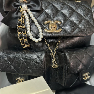 샤넬 듀마 백팩 미듐 캐비어 거의 새거