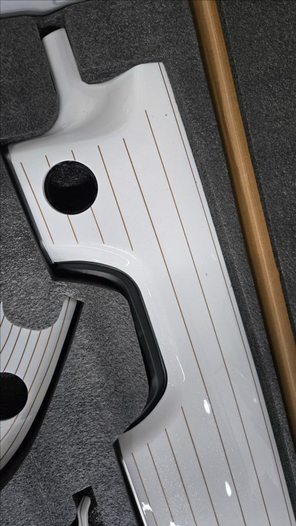 벤츠 W223숏바디용 화이트 피아노트림 신품 저렴히 팝니다--1