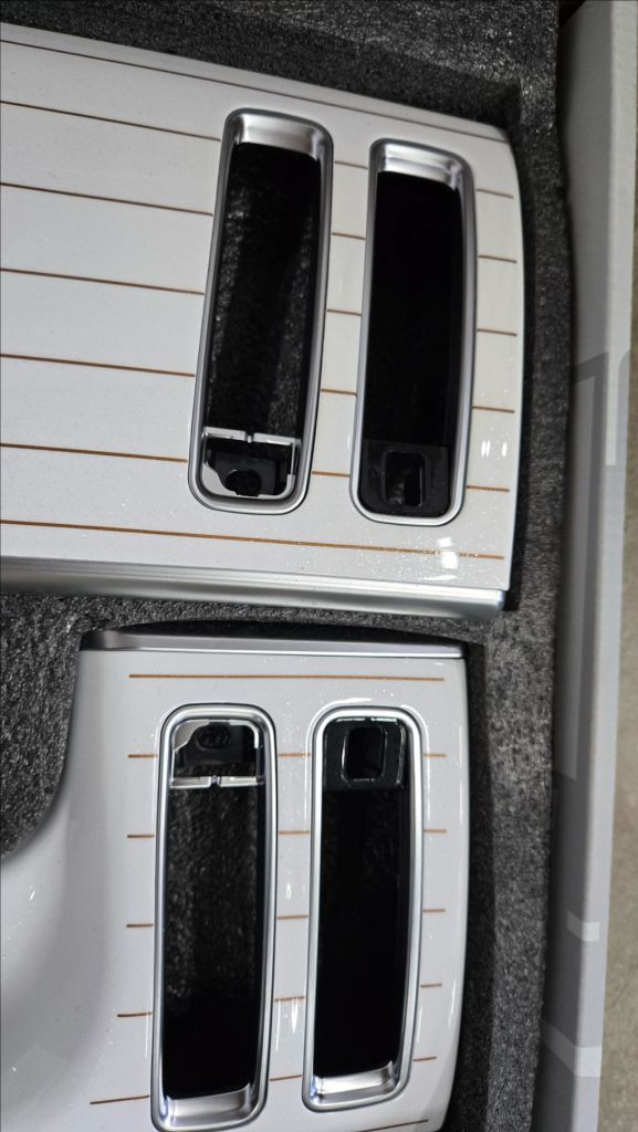 벤츠 W223숏바디용 화이트 피아노트림 신품 저렴히 팝니다--5