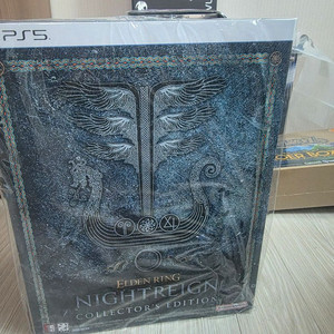 플스5 엘든링 밤의통치자 한정판 컬렉션 밀봉팝니다.