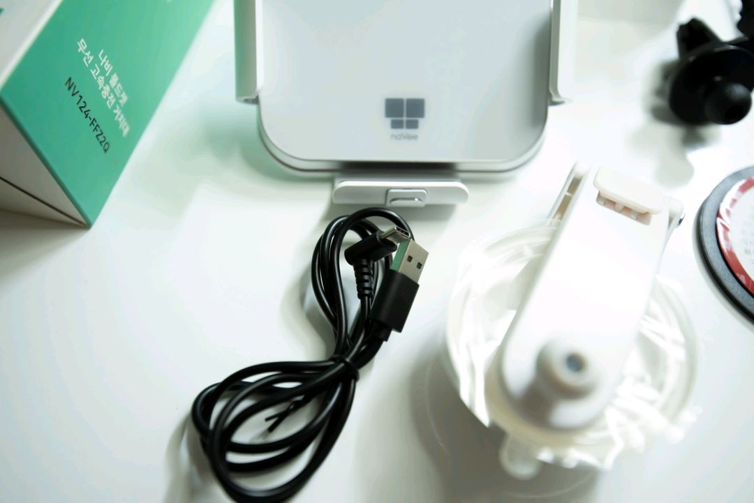 차량용 나비 무드등 폴드 무선 고속 충전기 거치대 팝니다. 이미지