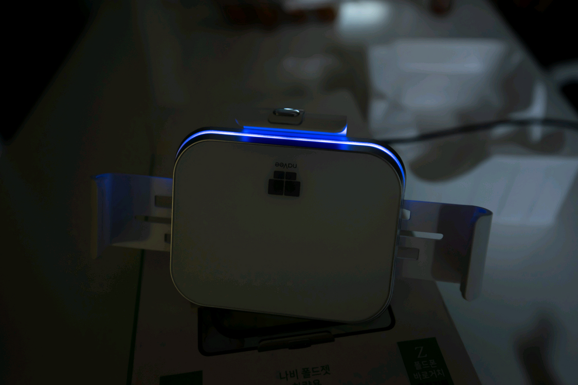 차량용 나비 무드등 폴드 무선 고속 충전기 거치대 팝니다. 이미지