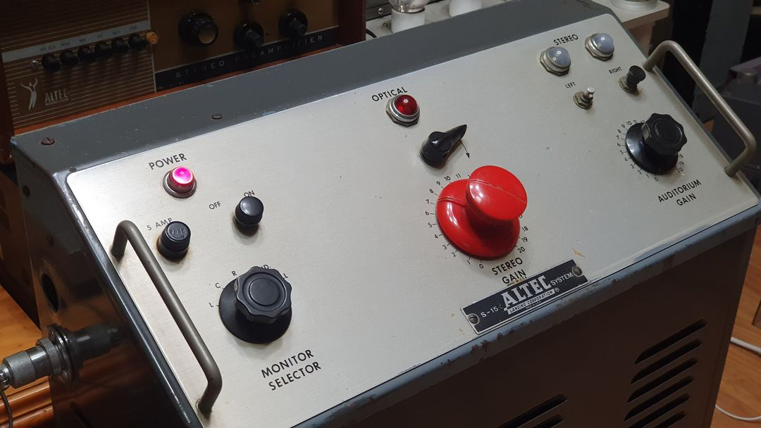 알텍 ALTEC S-15 거함급 진공관 파워앰프 이미지