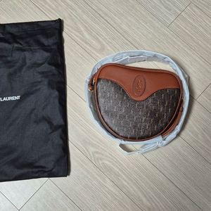 (새상품) 생로랑 모노그램 꾀르백 이미지