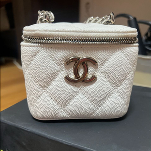 샤넬 화이트 캐비어 베니티 이미지