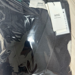 아미 가디건 + 스트라이프 티셔츠