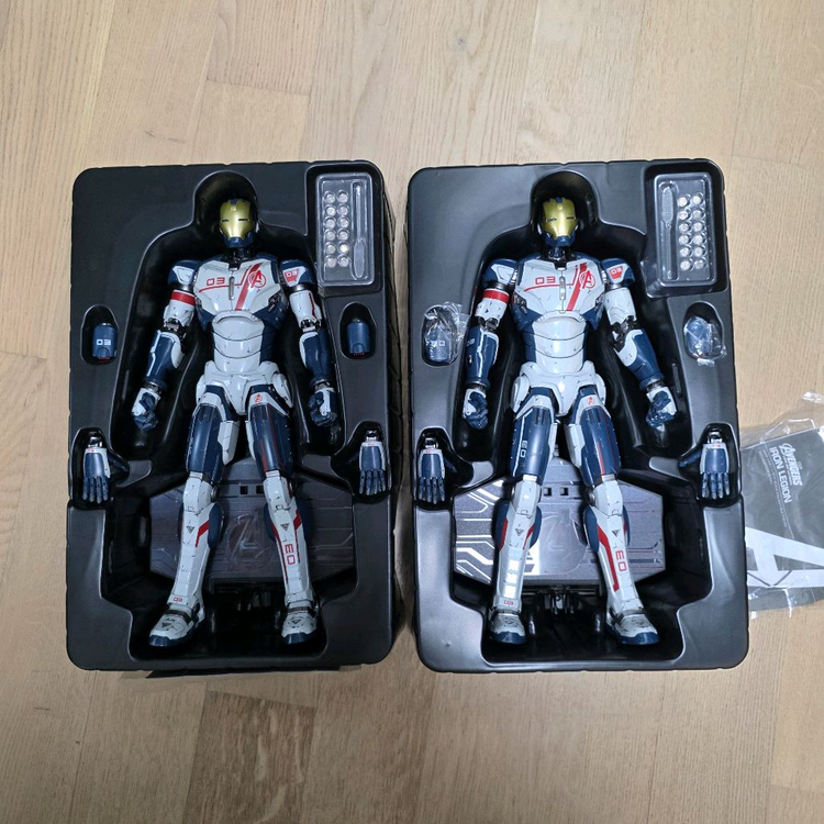 핫토이 AOU라인 8체 일괄 판매합니다. (울트론 마크1, 블랙위도우, 호크아이, 비전 등 AOU라인)--6