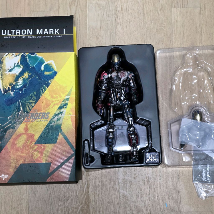 핫토이 AOU라인 8체 일괄 판매합니다. (울트론 마크1, 블랙위도우, 호크아이, 비전 등 AOU라인)--9