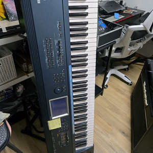 코르그 트라이톤 익스트림76 신디사이저