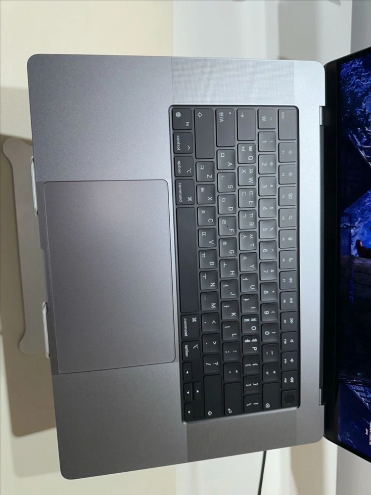 맥북 프로 16인치 m1 pro 이미지