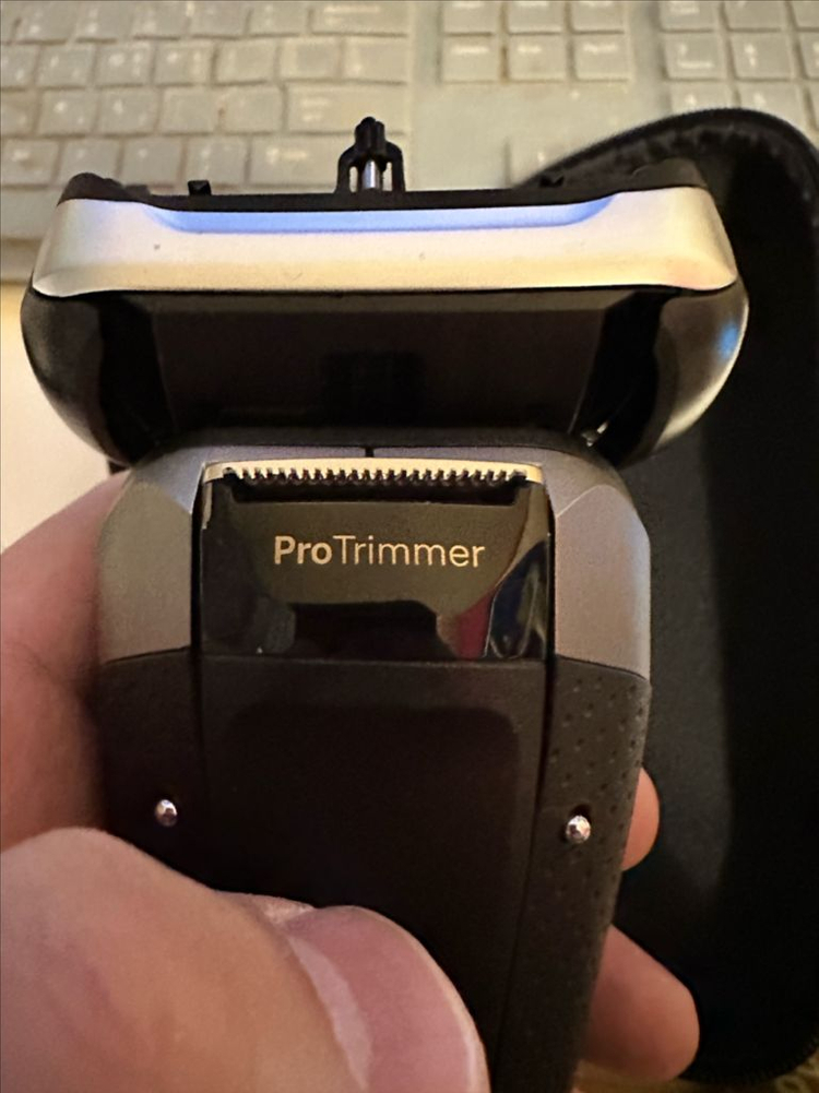 브루나 S9 PRO+ 전기면도기--1