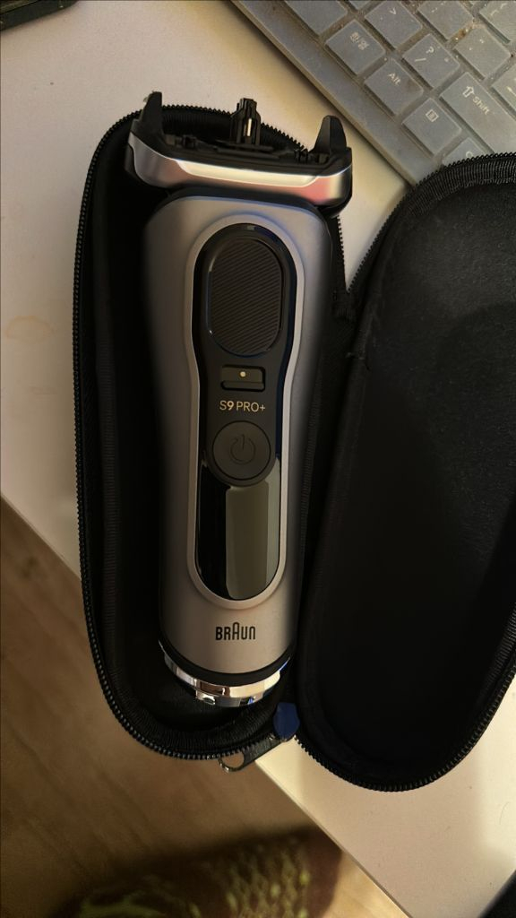 브루나 S9 PRO+ 전기면도기--3