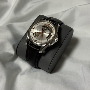 해밀턴 재즈마스터 오픈하트 40mm 흰판 판매합니다