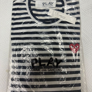 꼼데가르송 레드하트 와펜스트립 T-셔츠 판매 합니다