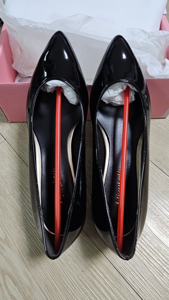 (무료배송) 엘리자벳 슬림 플랫 슈즈 245cm 굽4cm 유광 새것--4