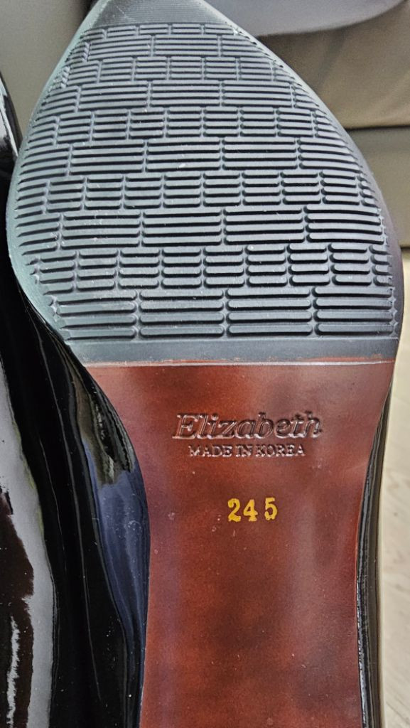 (무료배송) 엘리자벳 슬림 플랫 슈즈 245cm 굽4cm 유광 새것--7