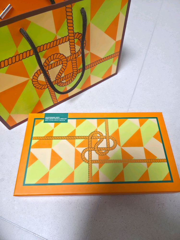 에르메스 헤어&바디 트래블키트 4종 (종이백포함)--1