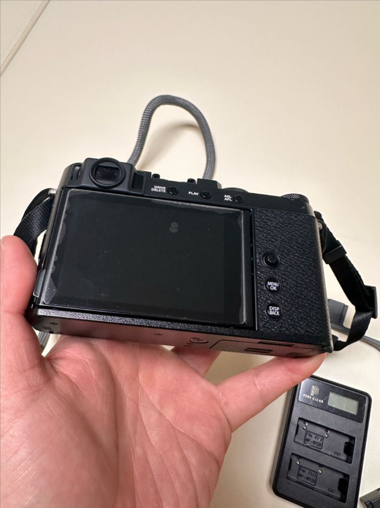 후지필름 X-E4 미러리스 카메라 이미지